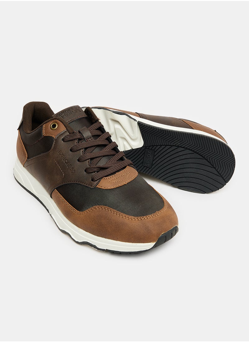 Low Top Sneaker