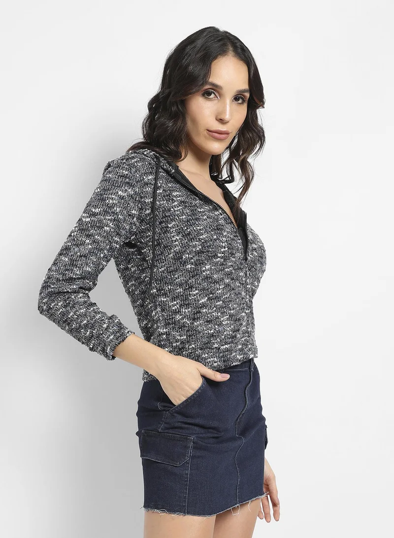 Campus Sutra Women's Charcoal Grey Textured Hoodie With Zip-Closure
