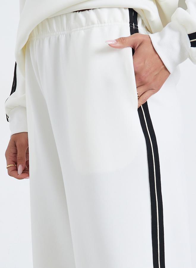 ستايلي جوغر بتفاصيل شريط جانبي - Image 3