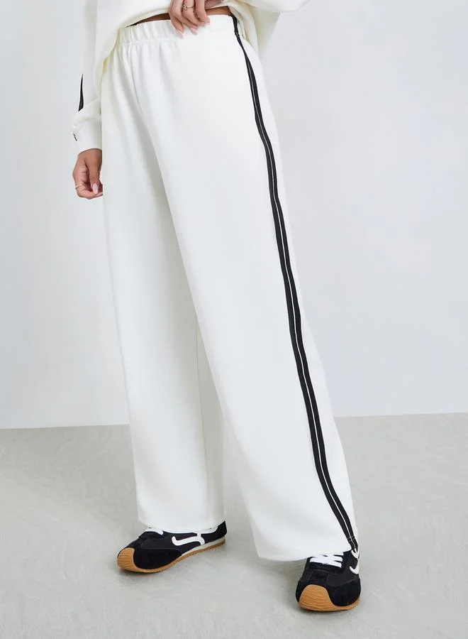 Styli Women Off-White Side Stripe Joggers