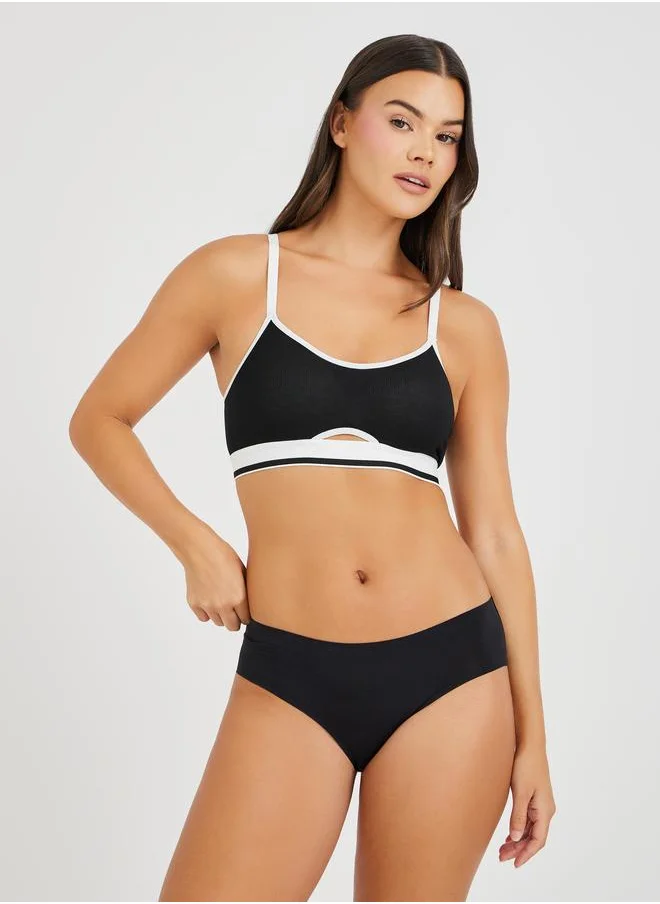 Styli Styli Non-Wired Crop Top with Contrast Detail