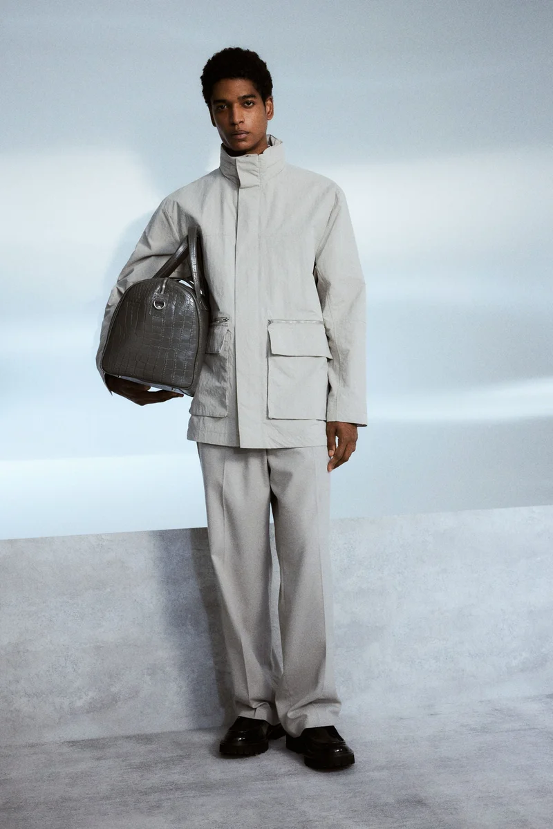 اتش اند ام جاكيت باركا مقاوم للماء وبقصّة عادية