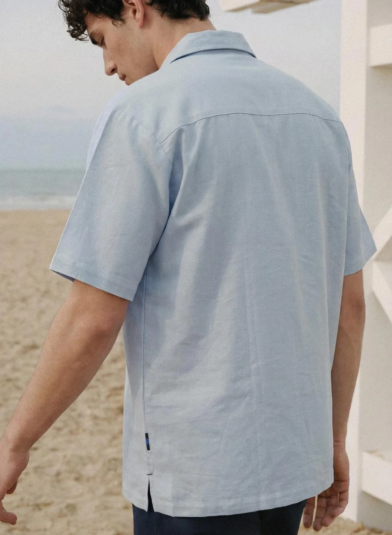 دينيس لينغو Light Blue Cotton Linen Solid Button Down Relaxed Shirt For Men
