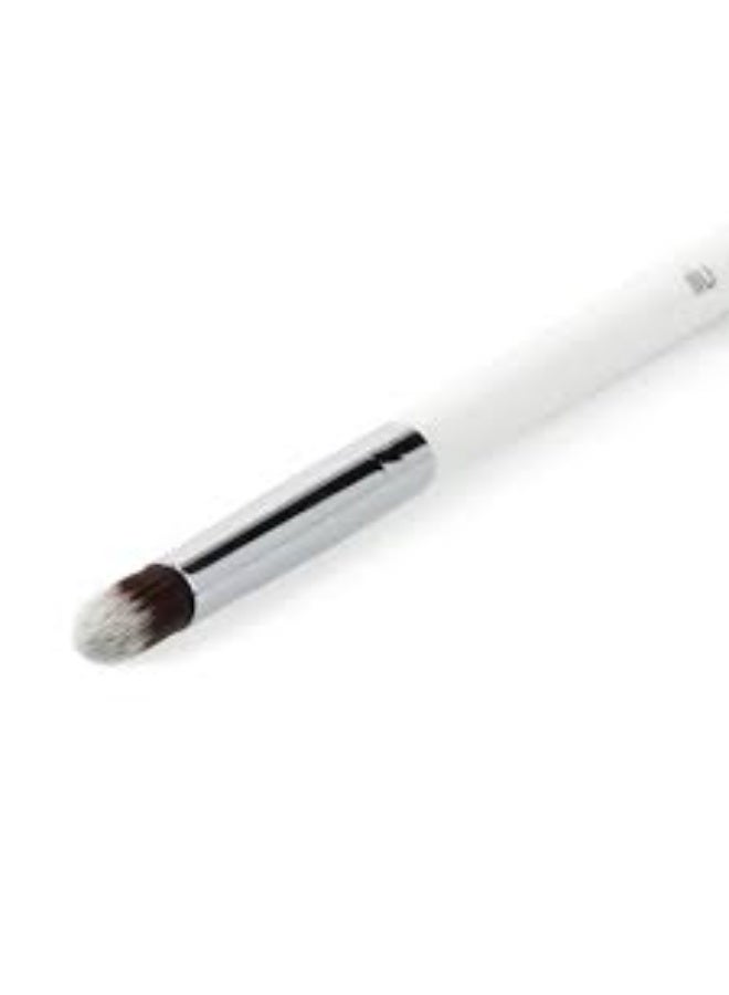 ILU Ilū Pointed Concealer Brush 117 - Image 3
