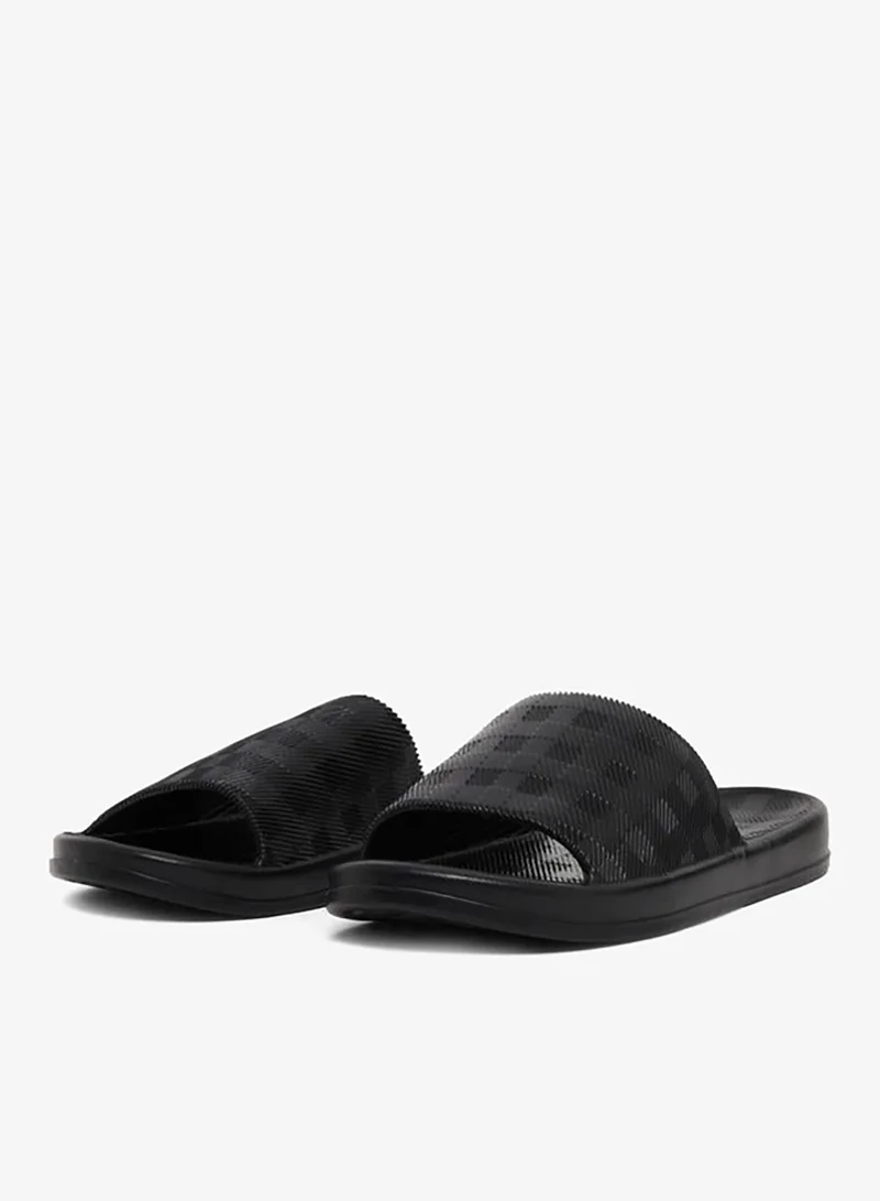 ستايلي شبشب مطبع بمربعات وسهل الارتداء