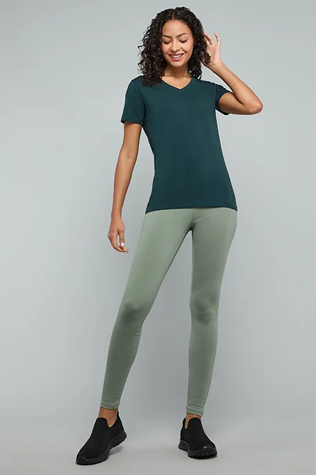 أر أند بي Solid T-Shirt with V-Neck and Short Sleeves