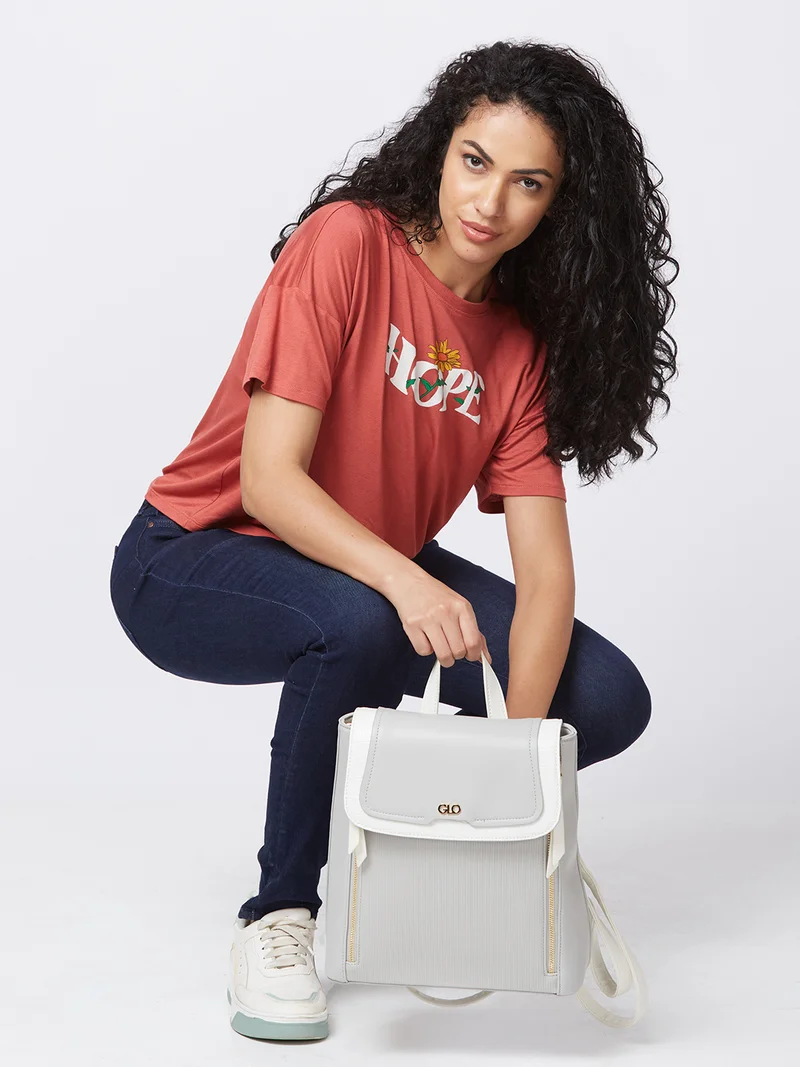 جلو باص حقيبة ظهر نسائية رمادية فاتحة سادة ذكية كاجوال