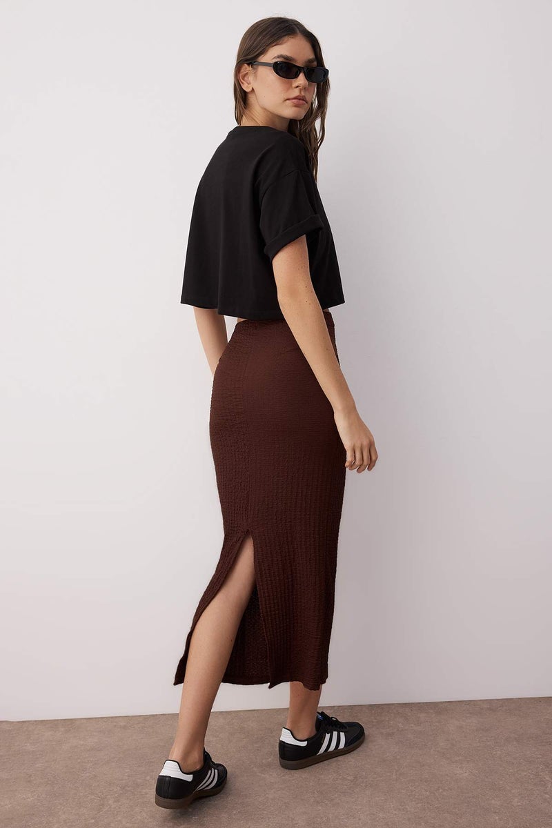 trendyol Brown Textured Slit Midi Stretchy Knitted Skirt - Image 2