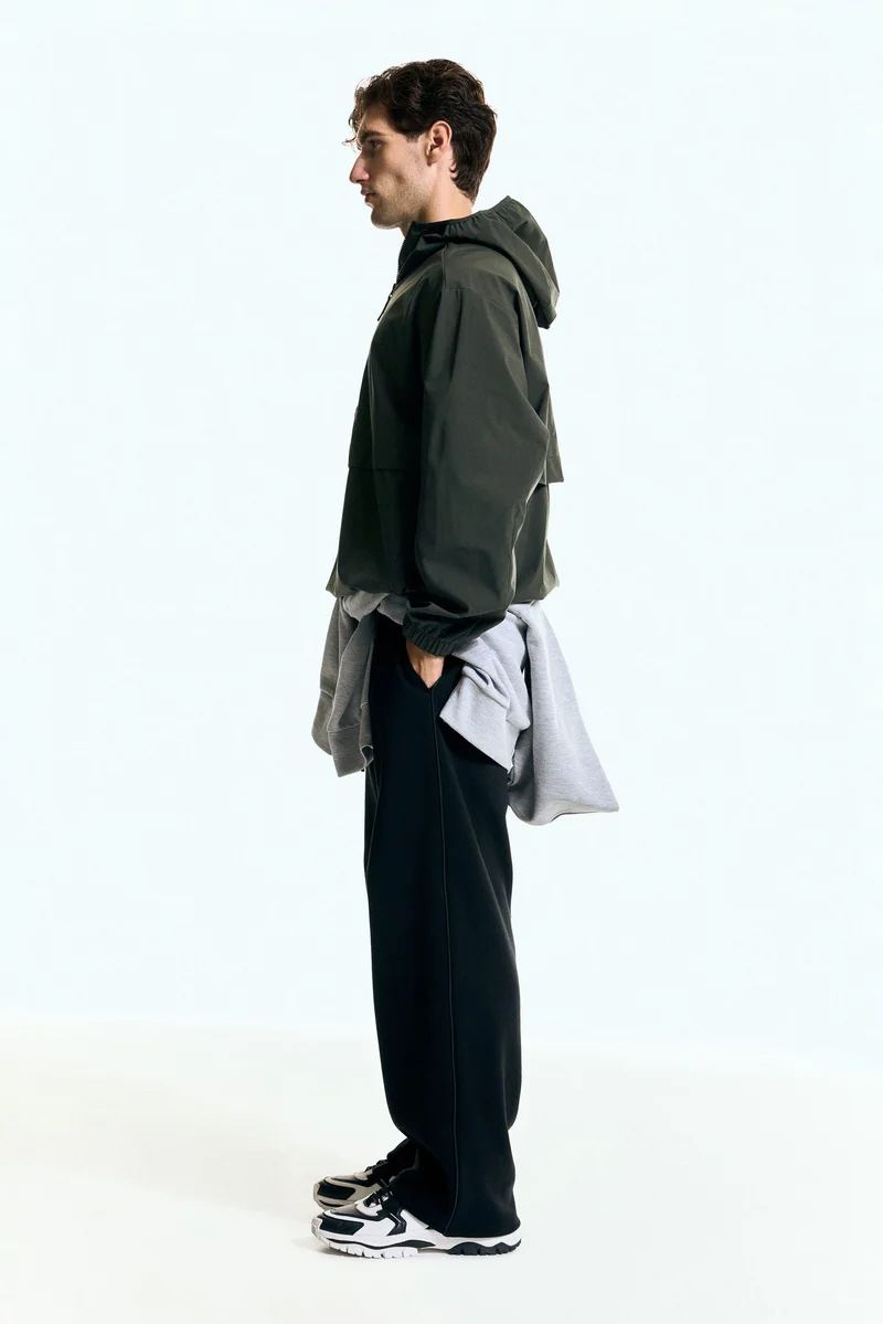 اتش اند ام جاكيت خفيف مقاوم للماء بقصّة عادية