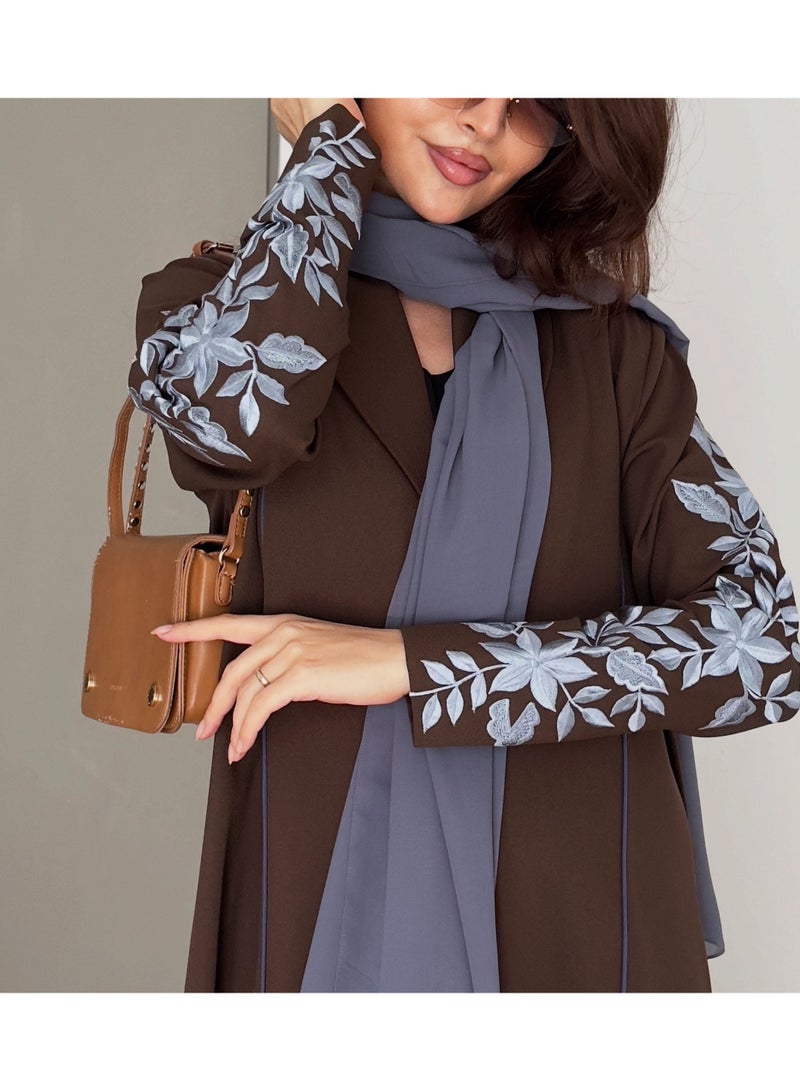 روزيت عباية عباية بنية مطرزة بتصميم تطريز أزرق - Image 1