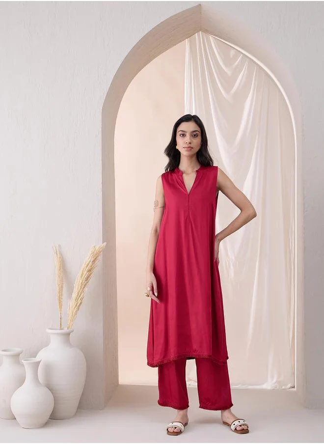 فيميلا Sleeveless Mandarin Collar Long Kurta with Straight Pant