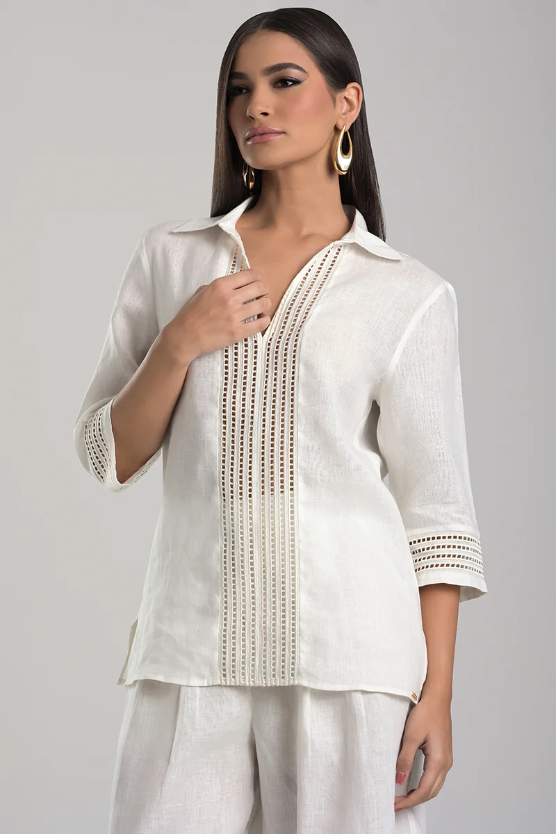 كارمن ستيفنز بلوزة كتان بلون أبيض مائل للصفرة