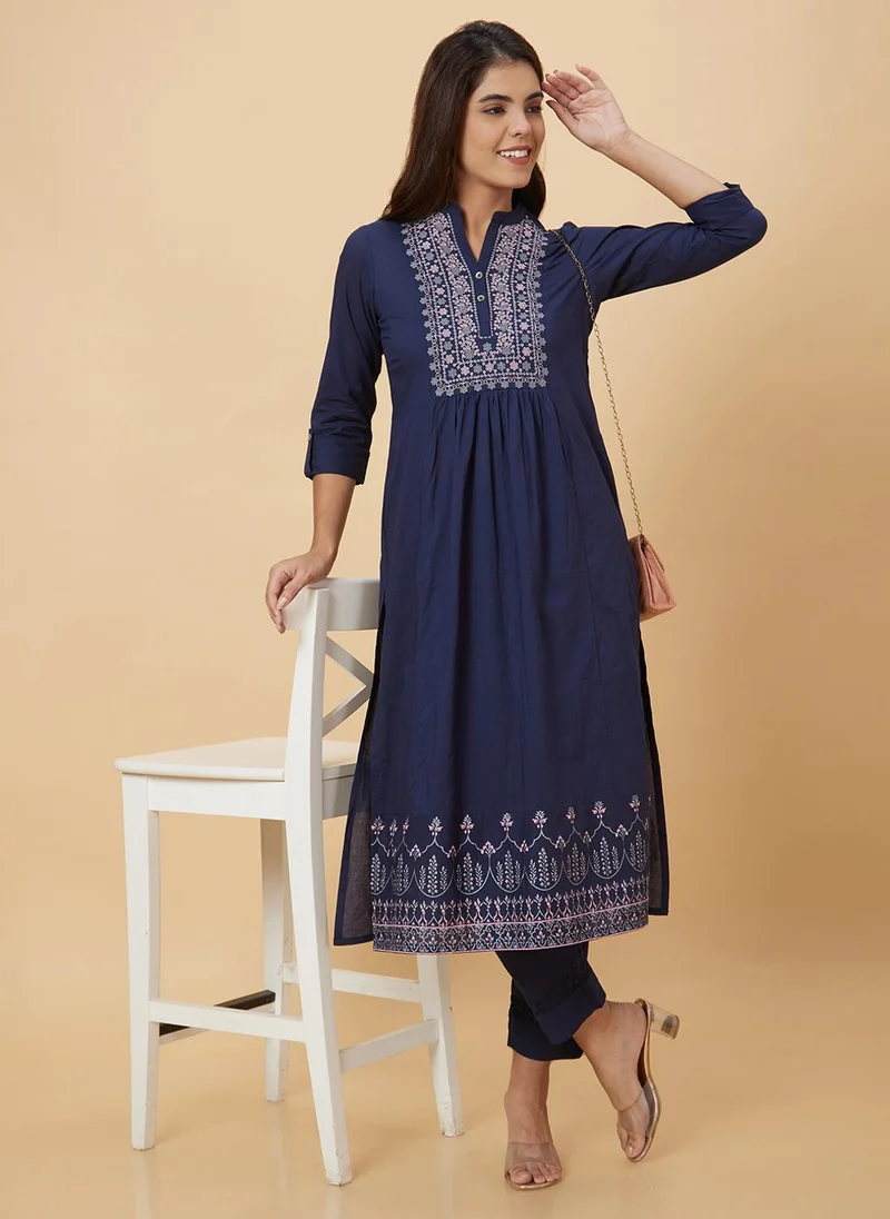جلو باص Globus Women Ethnic Motifs Embroidered Pleated A-Line Kurta With Trousers Festive Set