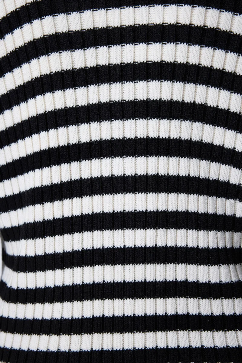 توتشي Striped Knitted Cardigan with Pocket Details