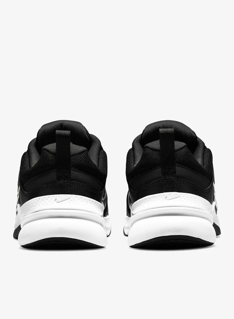 نايكي حذاء ديفايالداي