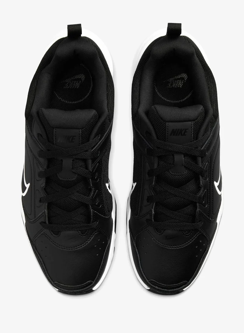 نايكي حذاء ديفايالداي