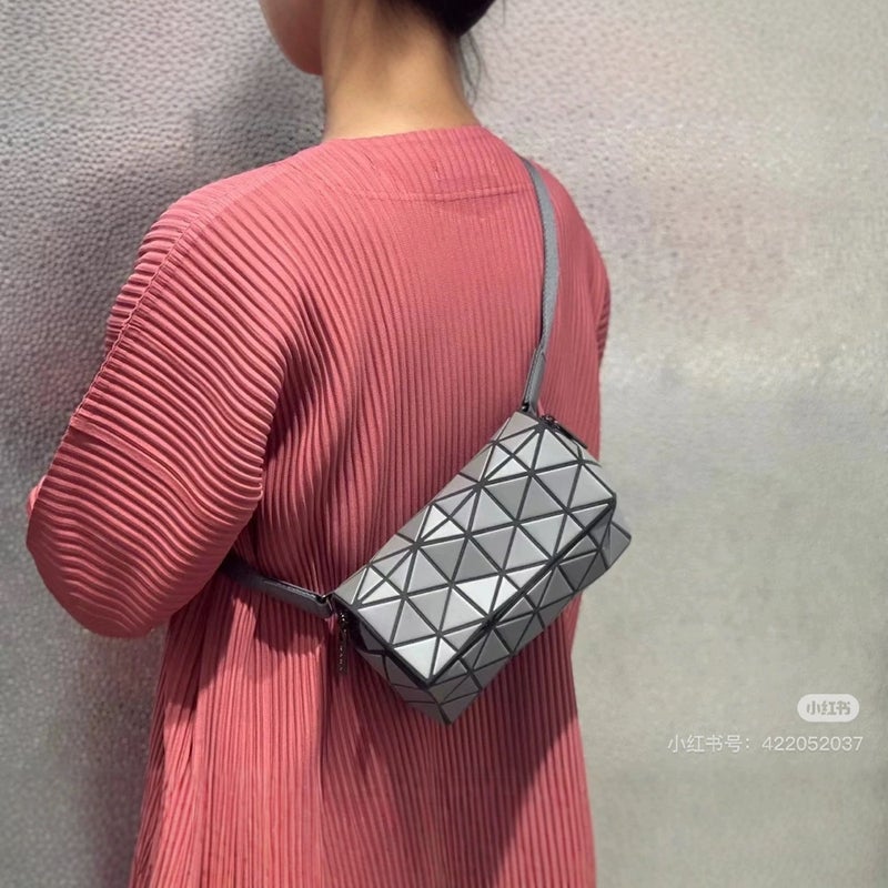 Japanese New Women'S Bag Cylinder Diamond Plaid Bag Fashion Personalized Mobile Phone Bag Geometric Diamond Shoulder Crossbody Small Square Bag - Image 4