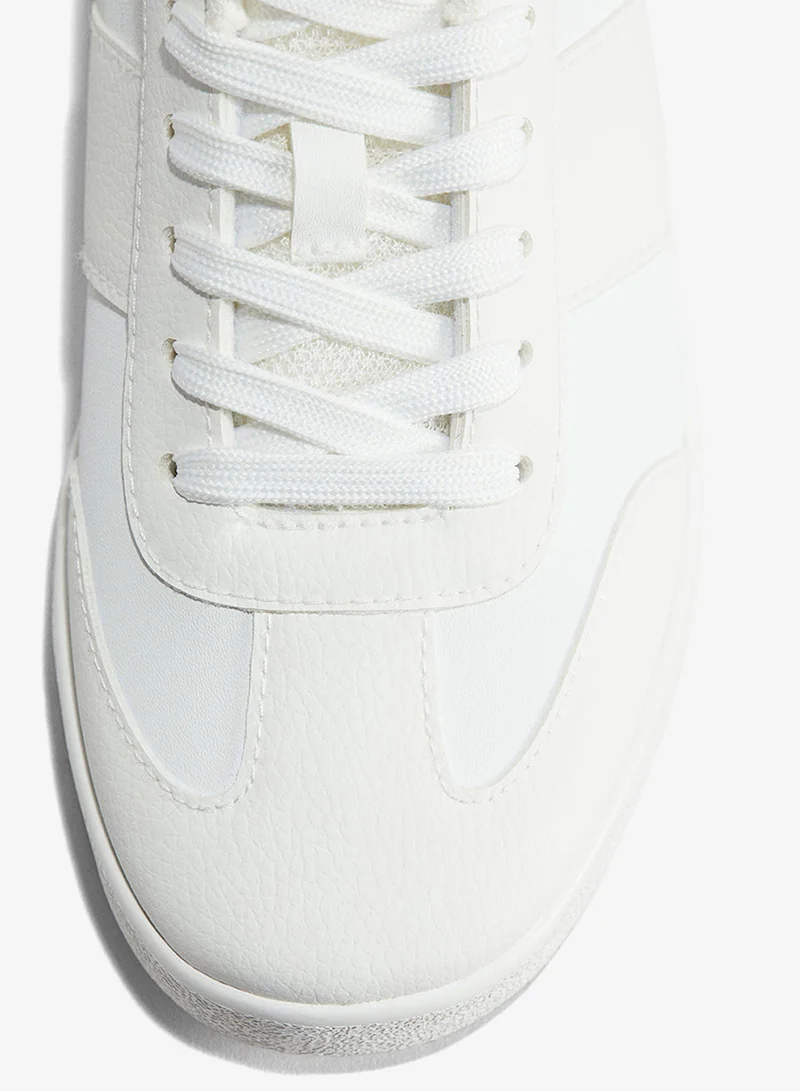 اتش اند ام أحذية رياضية