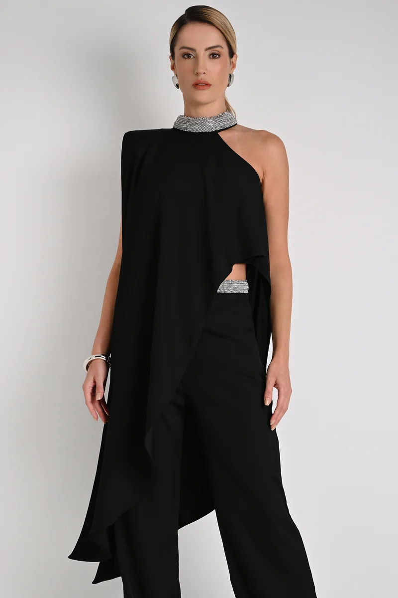 كارمن ستيفنز بلوزة غير متماثلة مع طبقة سوداء