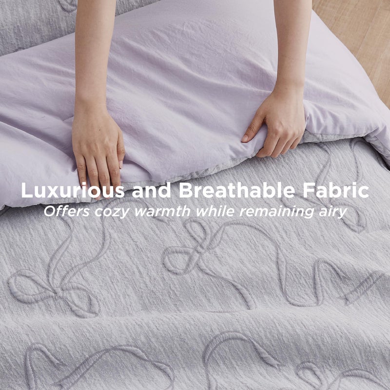 Bedsure 3 Pieces Queen Size Comforter Set, GentleSoft™ 3D Puffy Jacquard Design with Cute Bow Aesthetic, 1 Comforter (230 cm x 230 cm) and 2 Pillow Shams (50 cm x 66 cm), Lilac Purple - Image 4