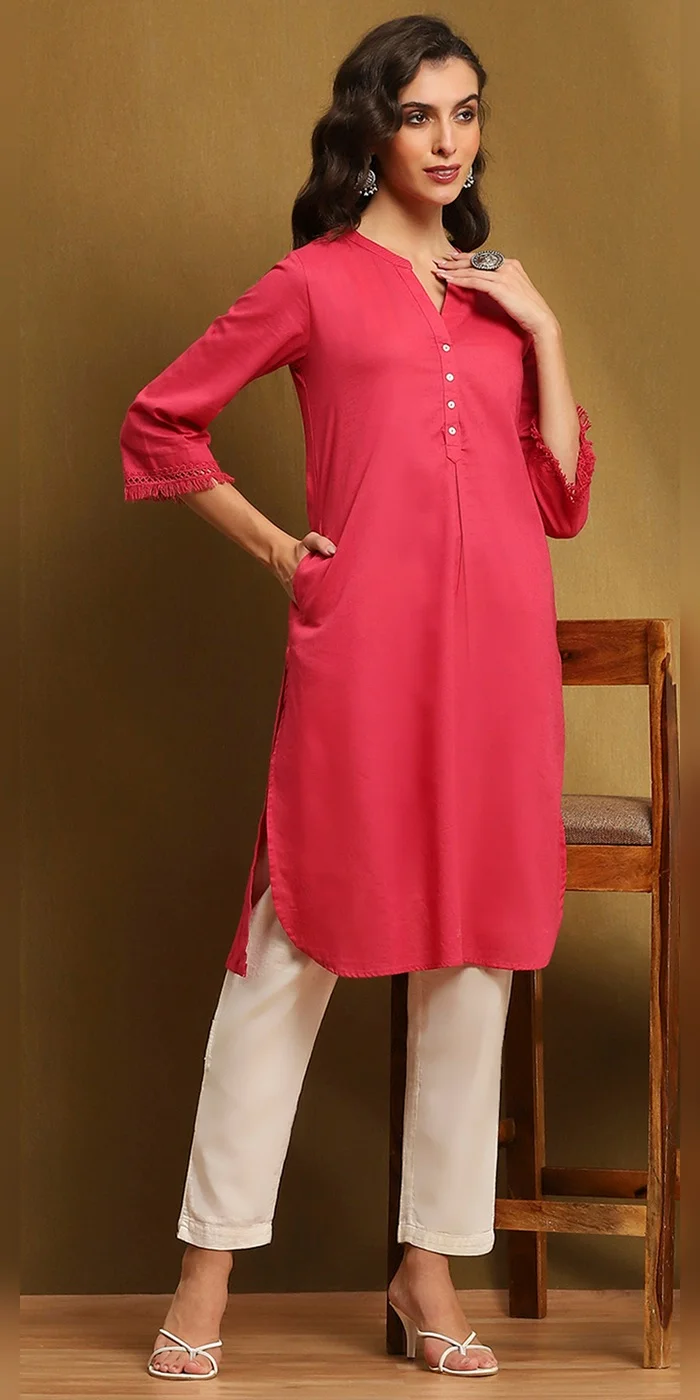 Women Pink Cotton Blend Solid Straight Kurta