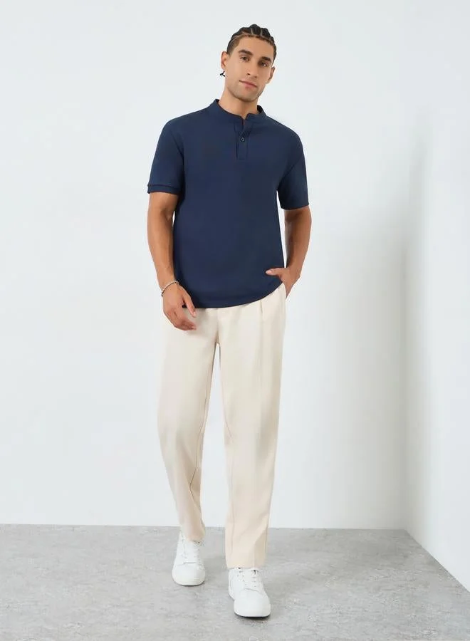 ستايلي بولو بقصة مريحة وياقة باند