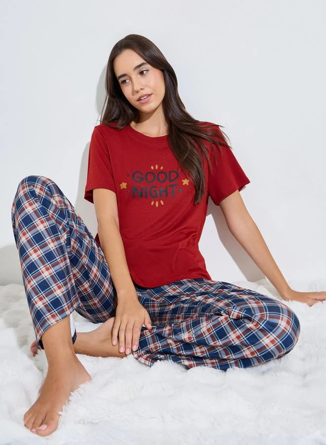ستايلي Red Slogan T-Shirt and Checked Pyjama Set