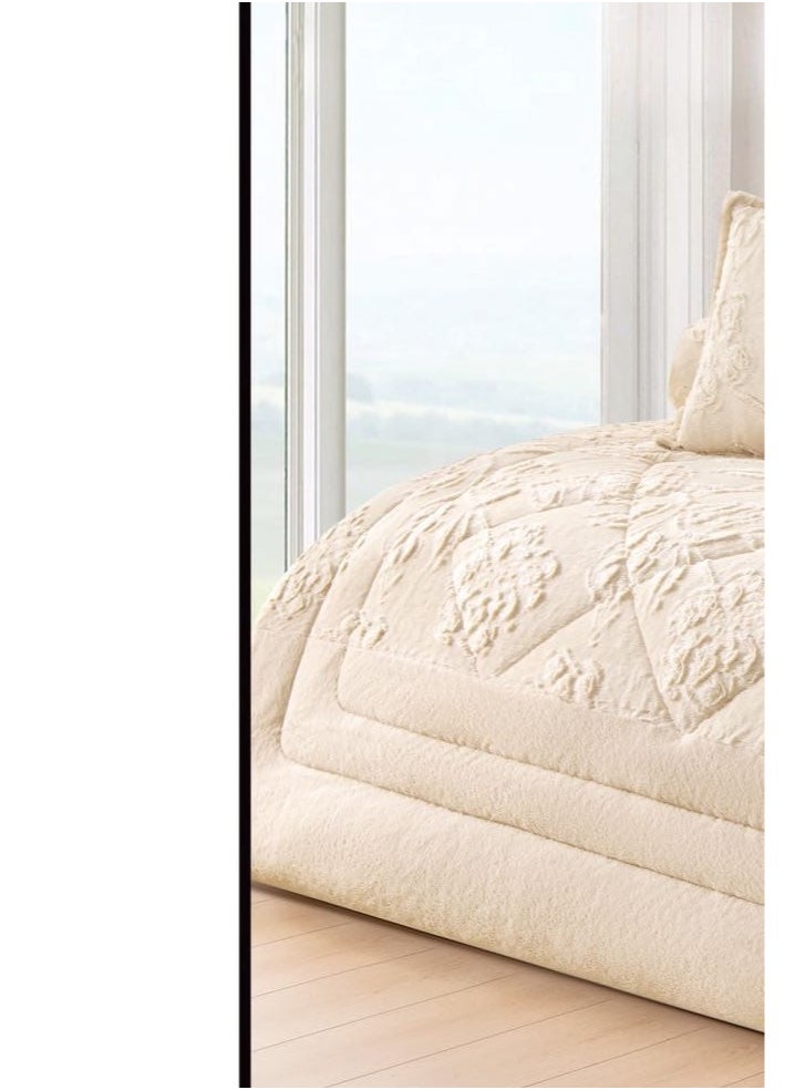 Winter double bedspread, embroidered with soft velvet and luxurious fur to give you warmth and add beauty and elegance to your room, size 240*260 cm