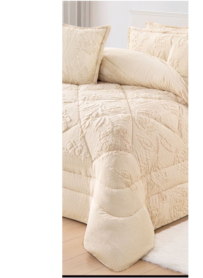 Winter double bedspread, embroidered with soft velvet and luxurious fur to give you warmth and add beauty and elegance to your room, size 240*260 cm