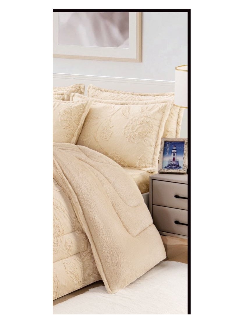 Winter double bedspread, embroidered with soft velvet and luxurious fur to give you warmth and add beauty and elegance to your room, size 240*260 cm