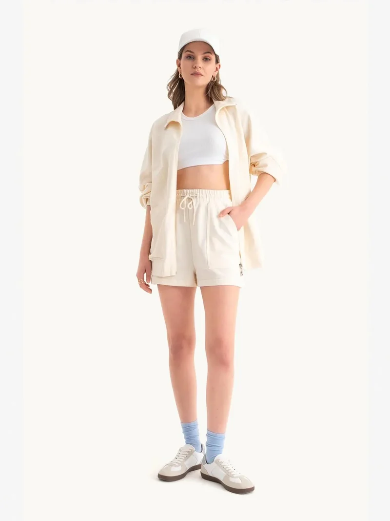 زوبعة شورت بخصر متوسط برباط وجيب