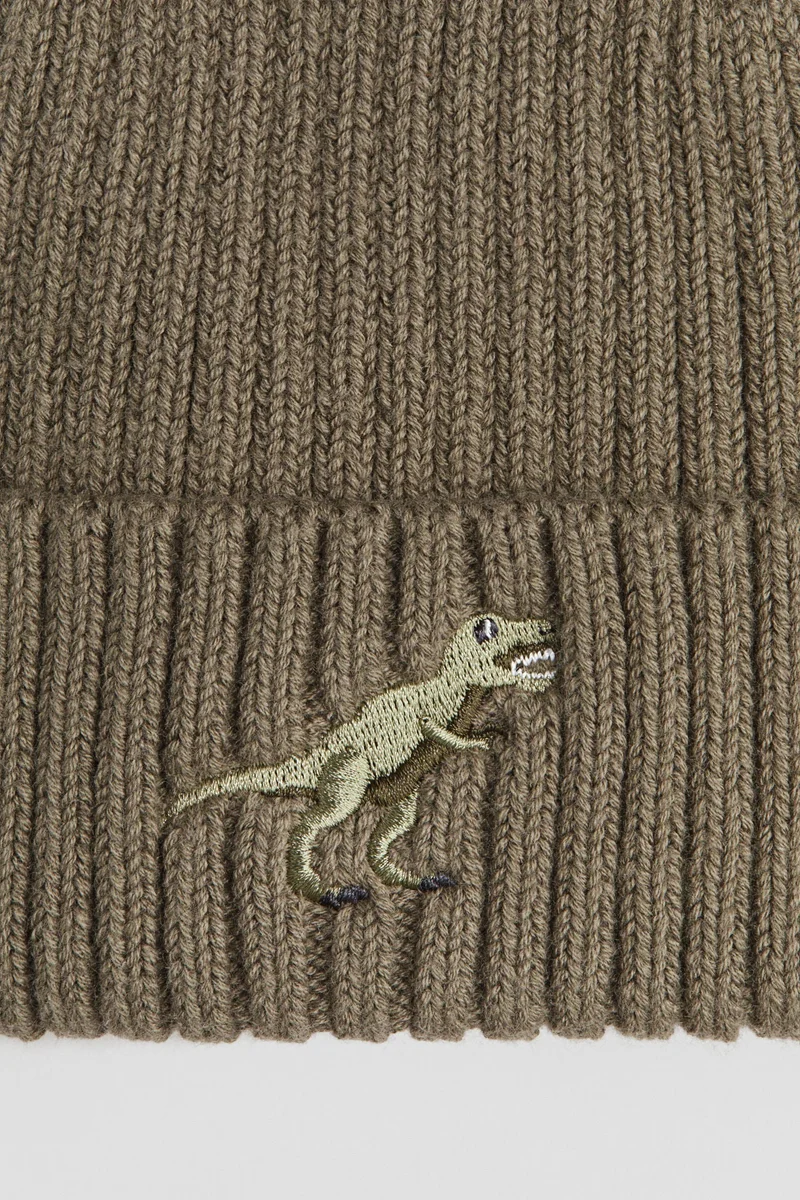 اتش اند ام قبعة مزيّنة بطبعة