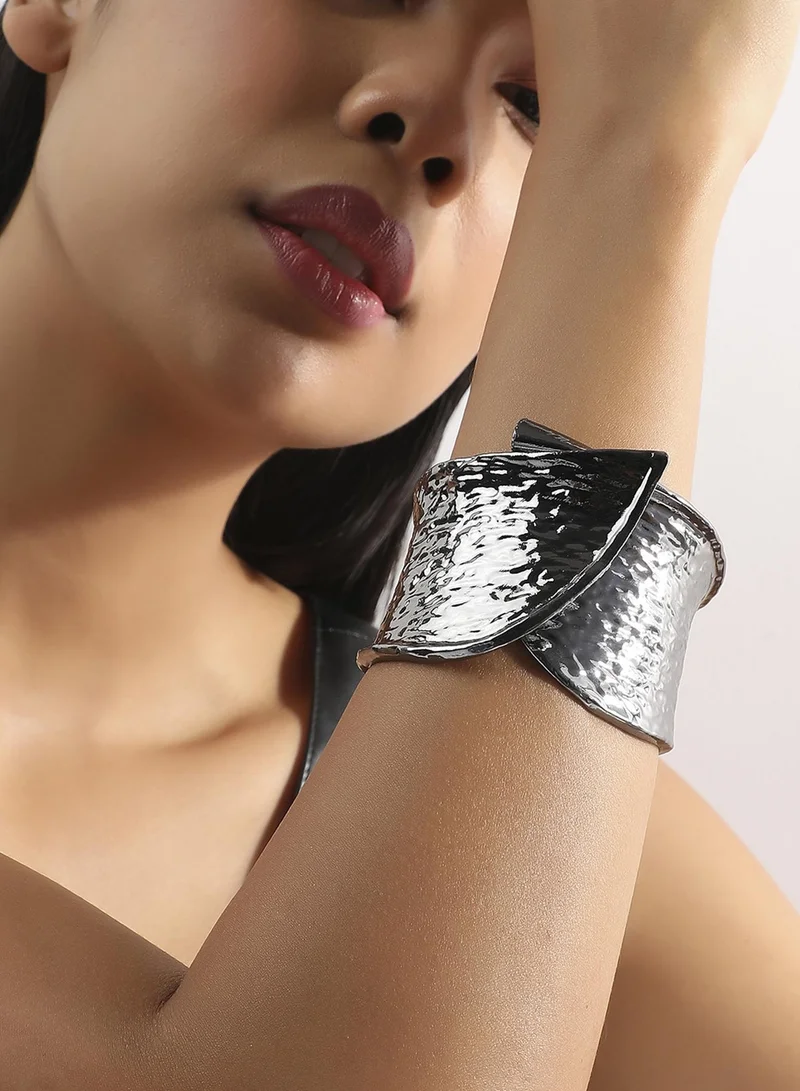 SOHI Dented Overlay Statement Artificial Bracelet Jewellery