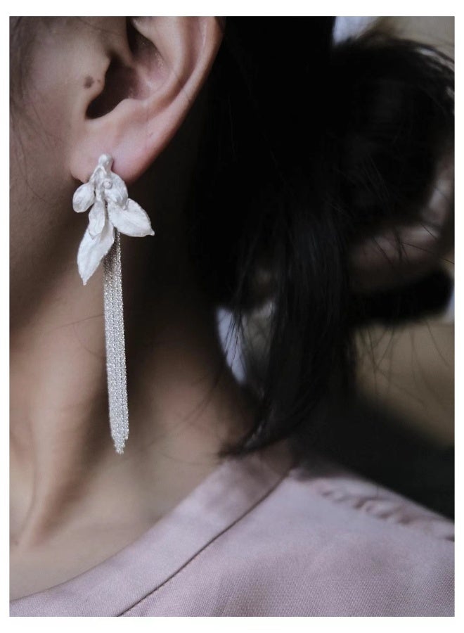NeeMee Leaf-Shaped Tassel Earrings - Image 2