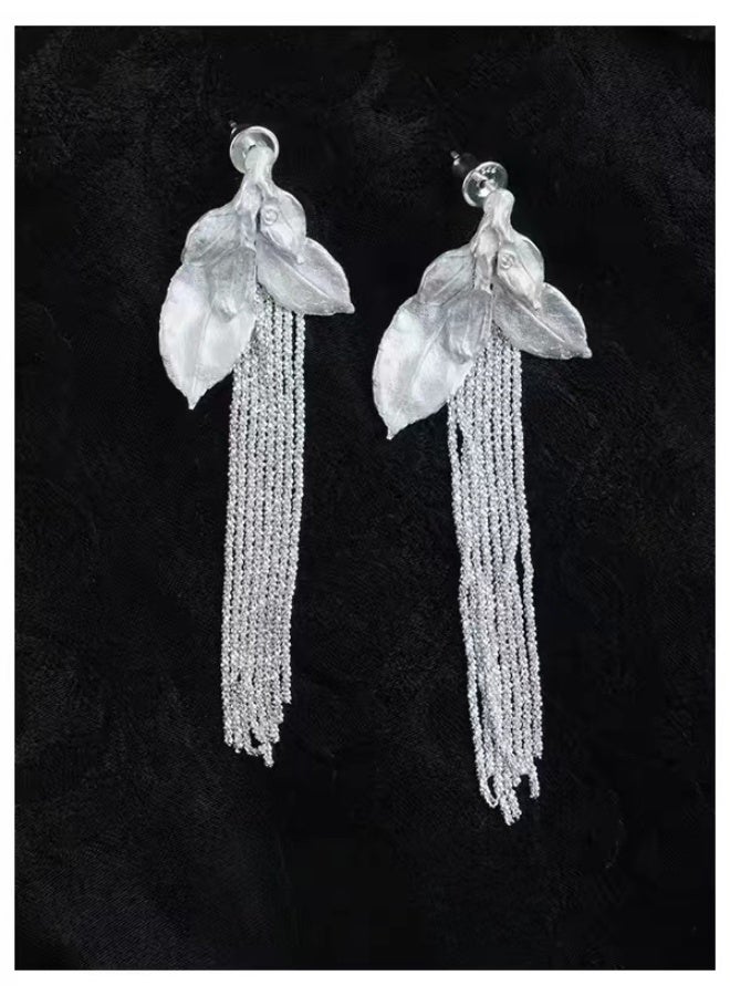 NeeMee Leaf-Shaped Tassel Earrings - Image 5