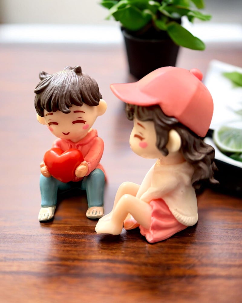 WARMINGO DE Miniature Couple Set | Valentine Day Gift for Boyfriend Husband Girlfriend Wife Boys Girls |Decoration Item Romantic Statue Showpiece (Heart Holding), 7 x 5 Centimeters, Multicolor - Image 3