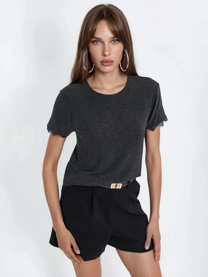 بوسيم BUSEM Accessory Detailed Crew Neck T-Shirt