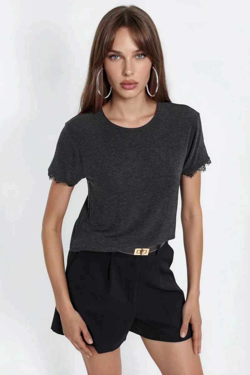 Busem BUSEM Accessory Detailed Crew Neck T-Shirt