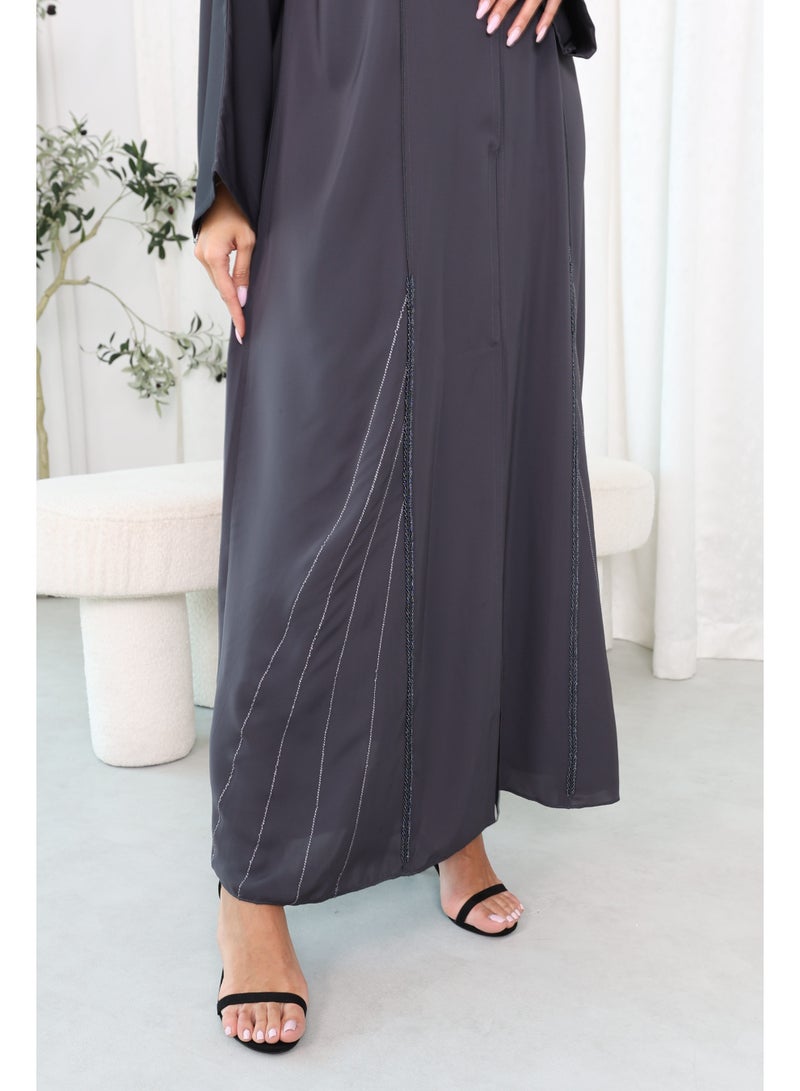 عباية رمادية فاخرة من نيدا الكوري مزينة بالخرز والتطريز مع شيلة - Image 5