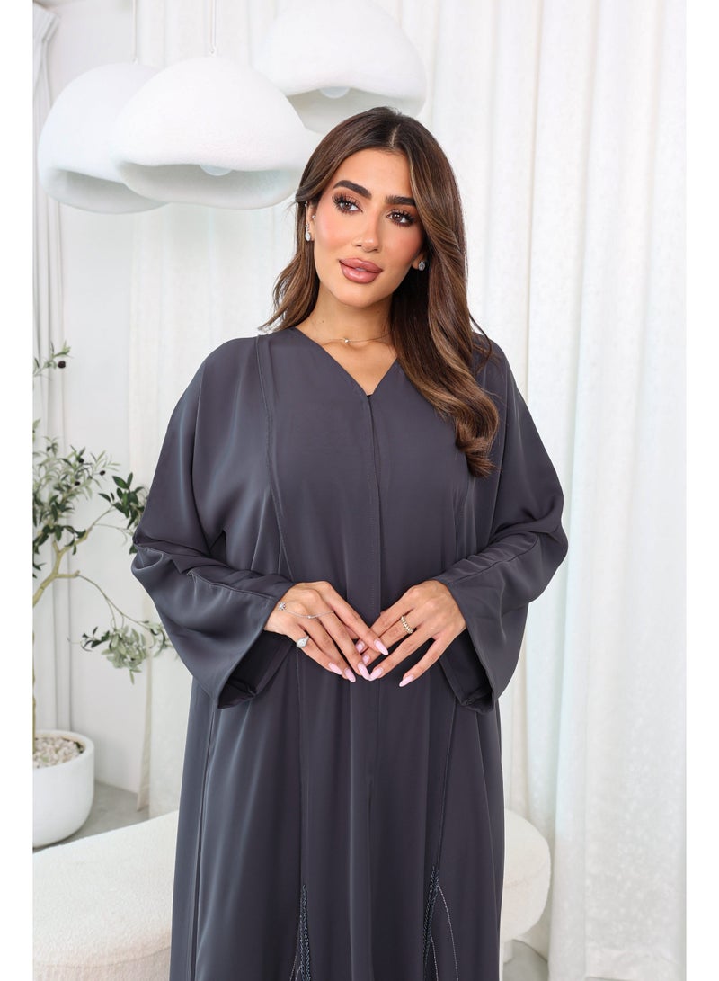 عباية رمادية فاخرة من نيدا الكوري مزينة بالخرز والتطريز مع شيلة - Image 2