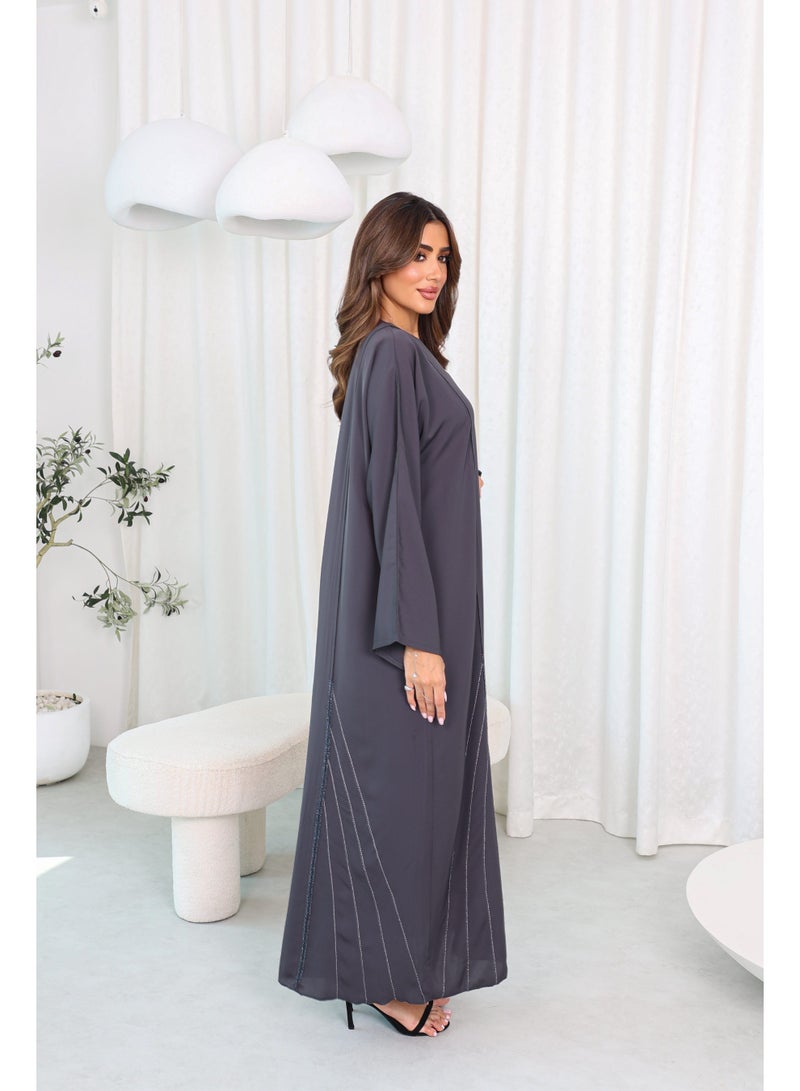 عباية رمادية فاخرة من نيدا الكوري مزينة بالخرز والتطريز مع شيلة - Image 3