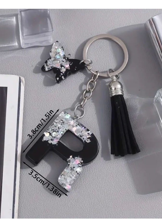 ميدالية مفاتيح مميزة ورائعة من الريزن بتصميم حرف R منسابة لمفاتيح السياراة والحقائب - Image 1