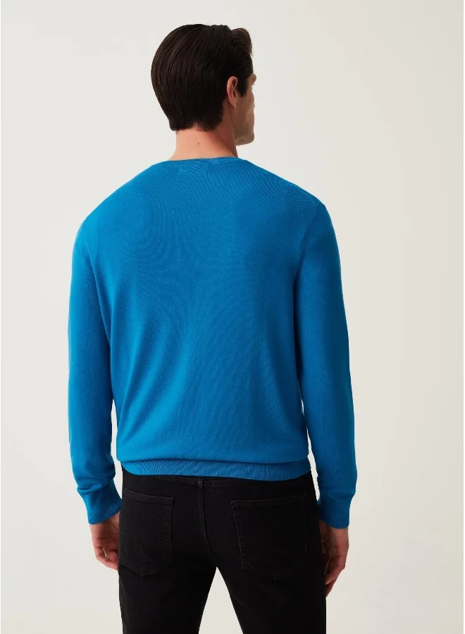 او في اس Round neck pullover