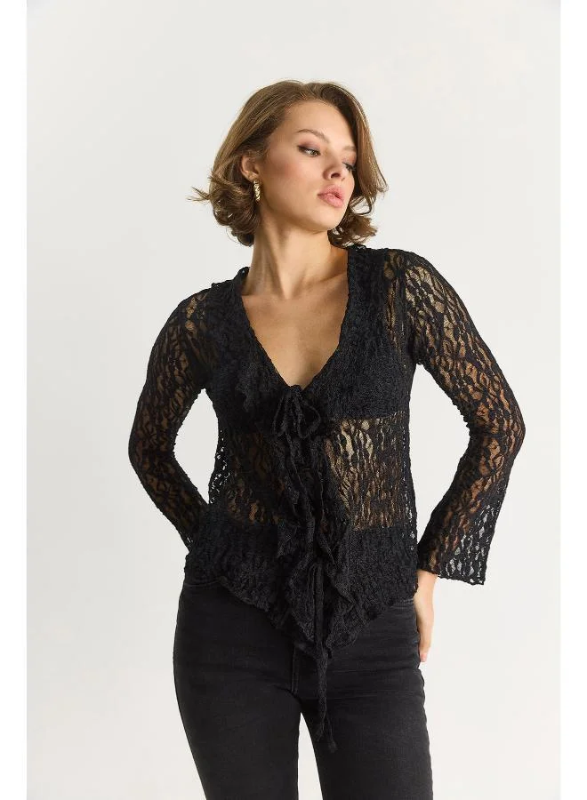 جينجر Lace Ruffle Detail Top