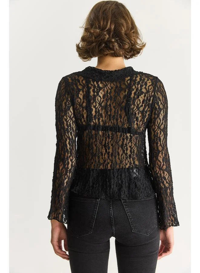 جينجر Lace Ruffle Detail Top