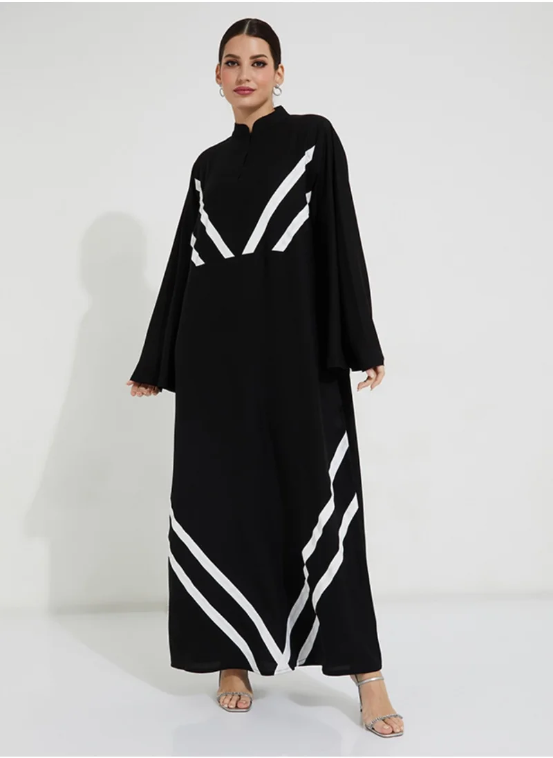 Rosette Abaya Abaya Embellished white line Detail