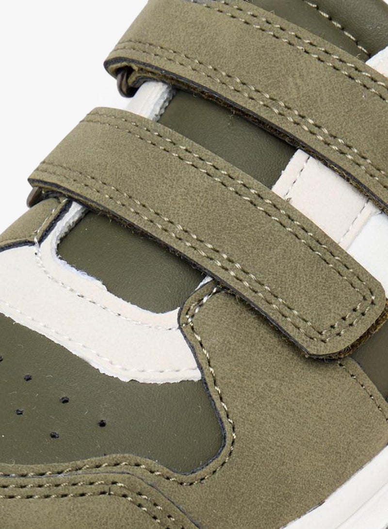 جونيورز أحذية رياضية للأولاد بشريط لاصق وتصميم مقسم - Image 4