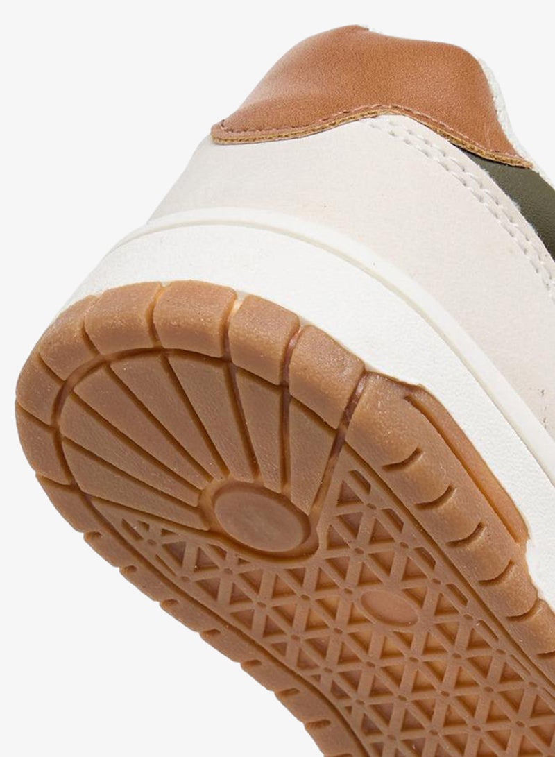 جونيورز أحذية رياضية للأولاد بشريط لاصق وتصميم مقسم - Image 5