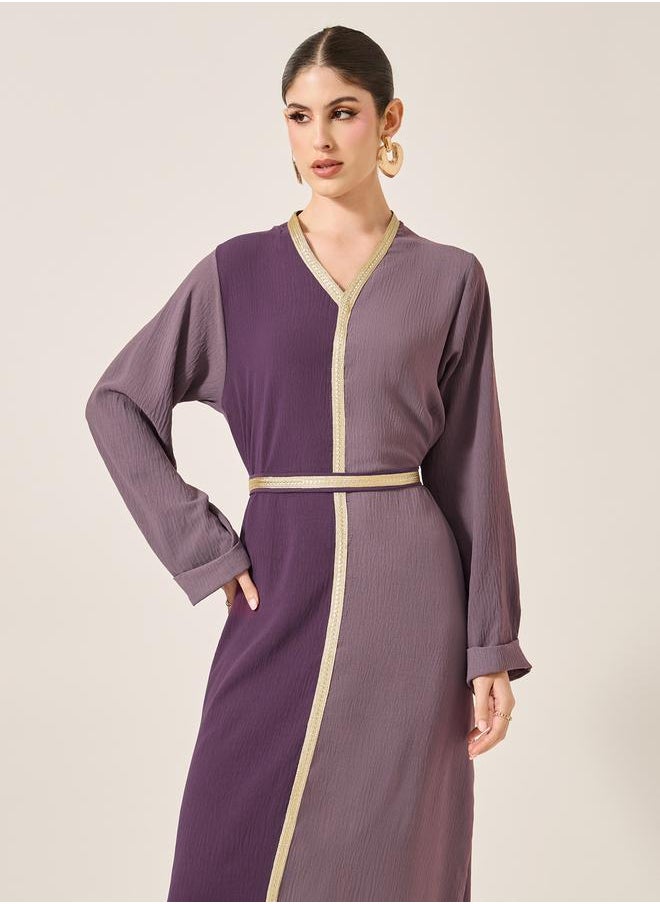 Styli - Color Block Lace Detail V-Neck A-Line Jalabyia - Image 1
