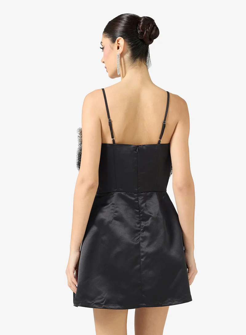 كولكتيف ذي لايبل فستان قصير بتفاصيل فيونكة